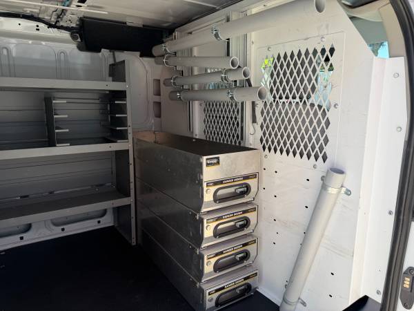 2016 Ford TRANSIT T-250 XLT - Photo 10