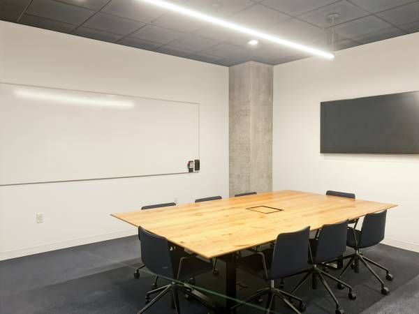 Reconfigure seating, tech & layout – make it yours 1
