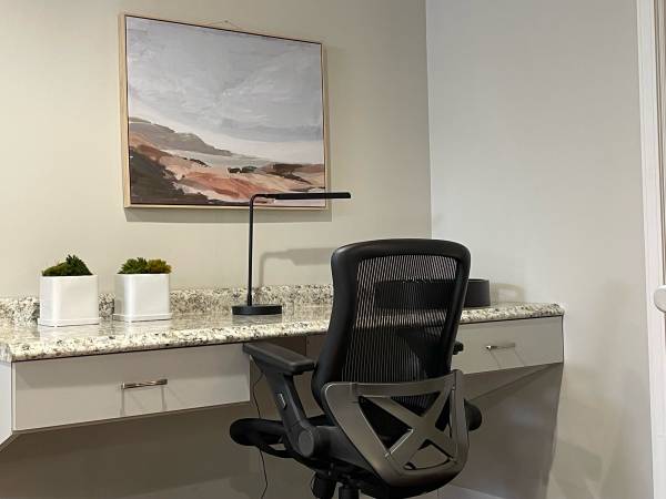 $1,200 / 1br - 650ft2 - Furnished Studio – Private, Peaceful (Traverse City)64037724114818123