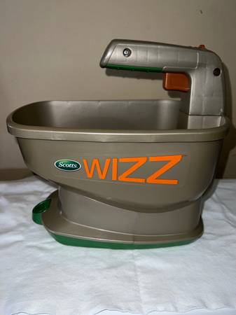 Scotts® Wizz® Handheld Spreader, like new, 50% off 1
