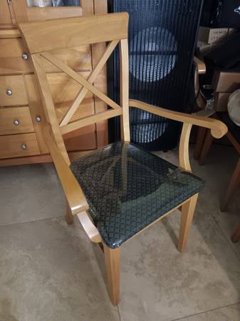 4 Dining Table Chairs 1