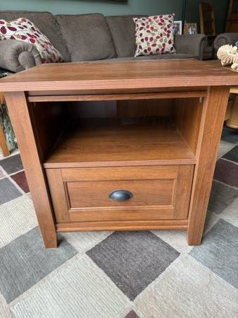 Sauder End Table 1