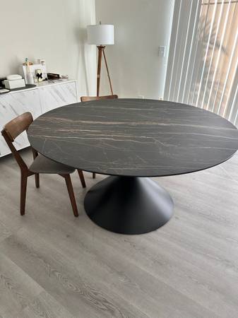 Large Dining Table – Excellent Condition 1