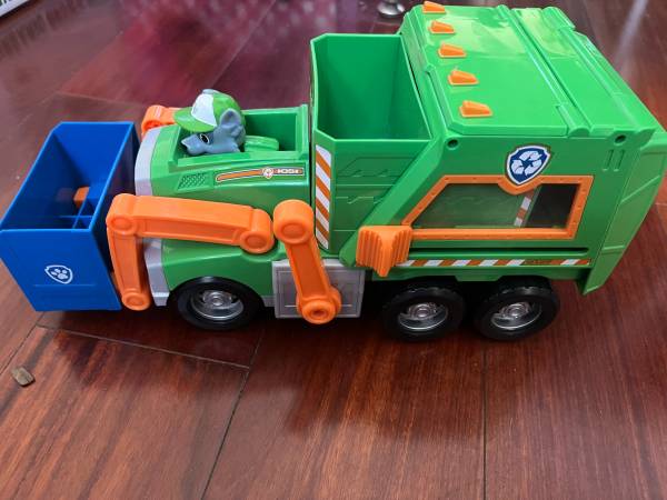 PAW Parol Rocky Reuse It Truck with Figure 3 Tools toy 1