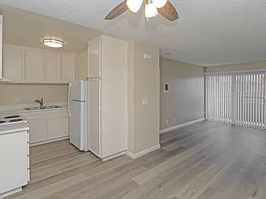 $1,200 / 1br - 700ft2 - “Ocean Breeze Living – Stylish 1BR with Balcony & Pool”64037217870209124
