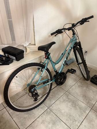 Huffy Women’s Mountain Bike in teal 1
