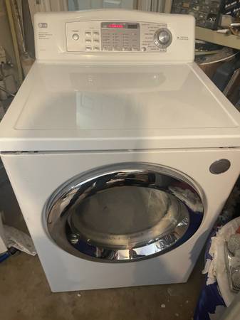 LG Electronics - 7.3 Cu. Ft. 9-Cycle Gas Dryer - White 1