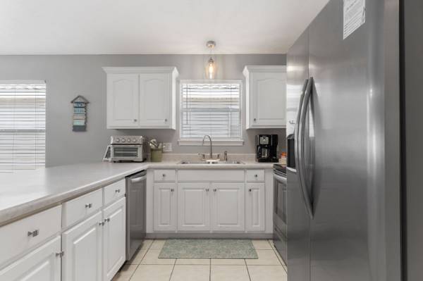 $2400.00 / 3br - 1332ft2 - Cute house close to the beach63910577678851123