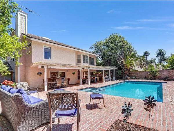 Experienced Full-Service Gardener Needed – $140/Month (Weekly) 1