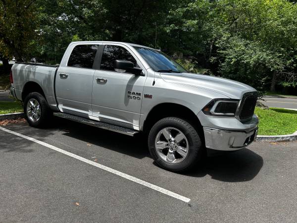 2016 Dodge Ram 1500 Crew Cab @ Big Horn@ 4x4@ twg pkg@ Estado impecable - $15,800 (Greenwich ct)63614136916481124