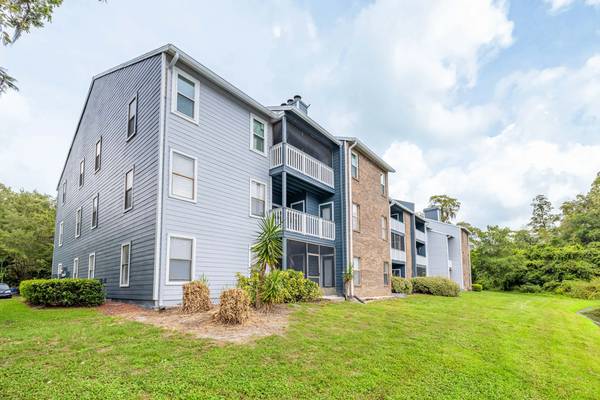 $2,199 / 3br - 1455ft2 - SPOOK-TACULAR DEALS! MOVE IN BY 10/17 & SAVE! (8401 Southside blvd, Jacksonville, FL)64005272194818122