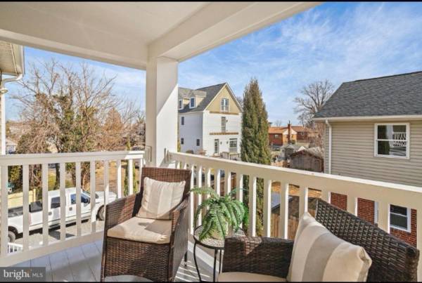 $1,200 / 1br - 250ft2 - Habitación grande a pie/en bicicleta a Crystal City (Arlington)63843416965891122