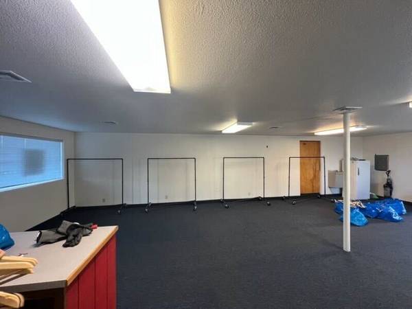 $1,000 / 900ft2 - Alquiler de Edificio Comercial (Kennewick) (15 N Cascade St, Kennewick WA)63924809536258123
