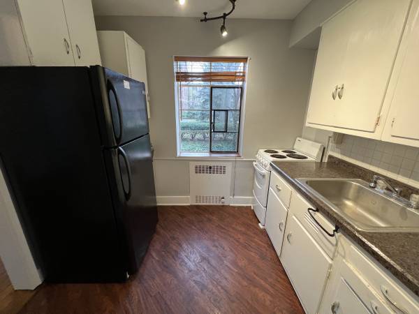 $1,199 / 1br - 686ft2 - Terrific 1 Bedroom on Lexington Ave Available - Utilities Included! (Delaware Avenue District,  Close to Area Colleges-DT)63925204384898121