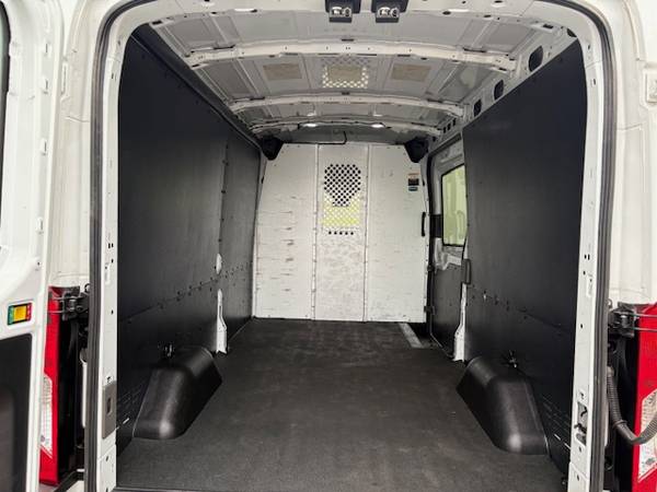 Furgoneta Ford Transit T250 de techo medio 2020 - $24,900 (rogers)63470777662465121
