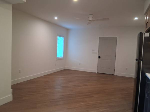 $1150.00 / 1br - 632ft2 - New 1 BR 1 Bath Ground Flr Apt Near Public Library63977273070466124