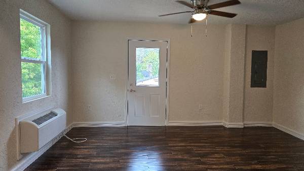 $750.00 / 2br - 550ft2 - 2 Bedroom/ 1 Bathroom near parks and lake (unit 8)63754856100995123
