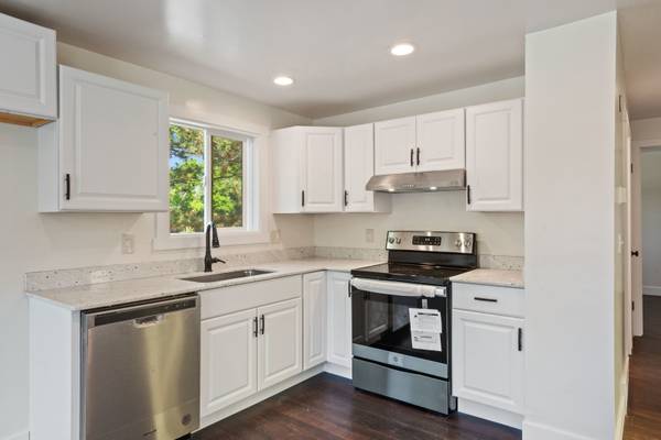 $700.00 / 5br - 1758ft2 - HABITACIÓN PRIVADA SOLO PARA HOMBRE SOLTERO EN SANDY UT63670955446529121
