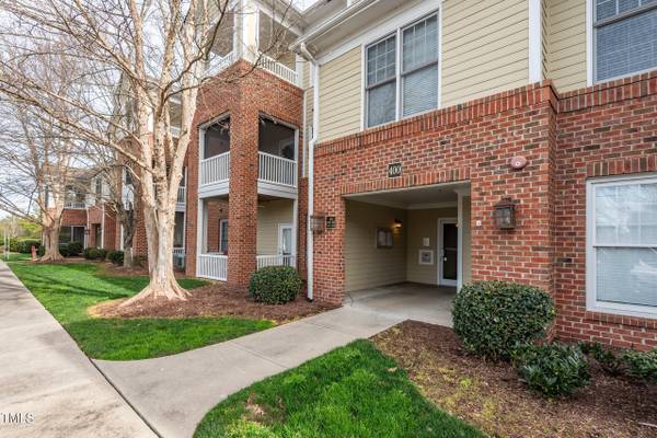 $1,450 / 1br - 760ft2 - Immaculate 1 bedroom 1.5 bath CONDO in Cary's (Cary, NC)63968070144899121
