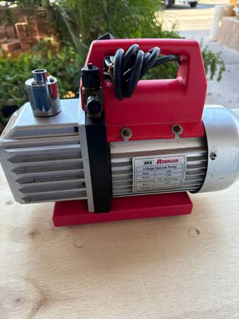 Robinair HVAC Vacuum Pump 1