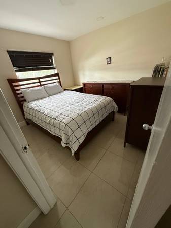 $1,100 / 3br - Compartiendo un condominio de 3/2 y buscando compañera de cuarto (Kendall)63825137563649120