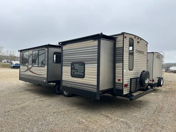 2016 Forest River Cherokee 294BH Travel Trailer. 2 Slide Outs, 1