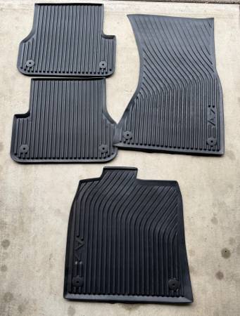 Audi A7 rubber floor mats - lightly used 1