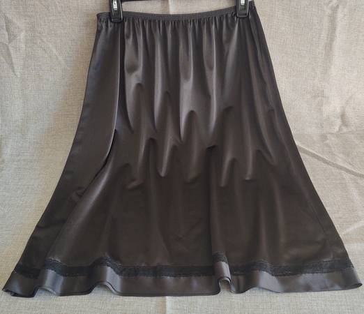 Vintage Silky Soft Nylon & Lace Black Half Slip LORRAINE Tall 1X 1