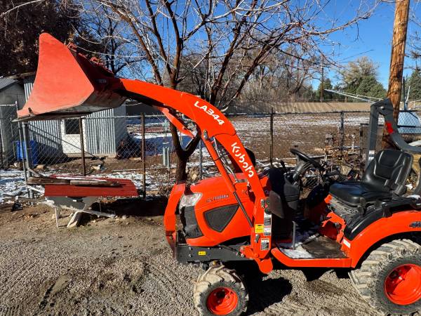 Compact utility tractor 1