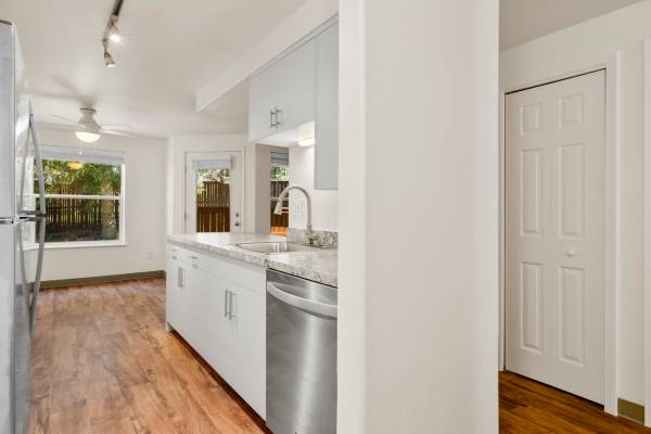 $1,745 / 1br - 724ft2 - RARE! 1 BEDROOM // PETS OK! // LOTS OF NEW UPGRADES! (2020 NE Linnea Drive Bend, Oregon)63839294929027122