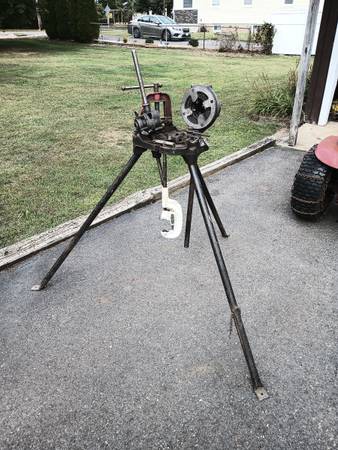 Rigid pipe threader and tri pod 1