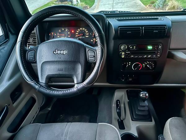 2004 Jeep Wrangler Sahara 4wd 5-spd - $7,500 (Woodstock)63620986813185121
