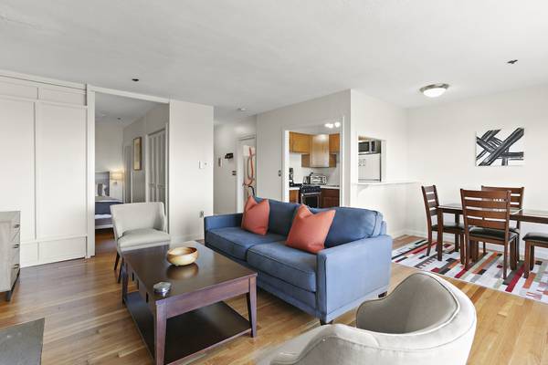 $3,500 / 1br - Furnished 1 Bed w/ Balcony and Sprawling Views (Back Bay)63611895716225122