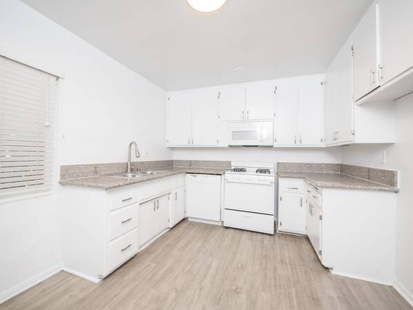 $1,525 Spacious Studio 1 Bath w/ a Large Kitchen w/ Granite Countertops63812198991489124