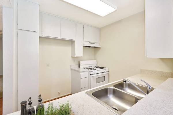 $2,699 / 2br - 997ft2 - en Santa Clarita CA, 2/hab 2/ba, Áreas recreativas ajardinadas (23700 Valle Del Oro, Santa Clarita, CA)63857623888641123
