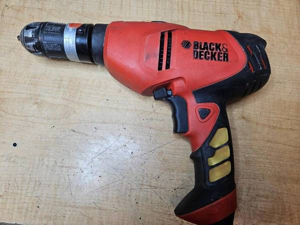 Black & Decker Drill with Removable Chuck 1