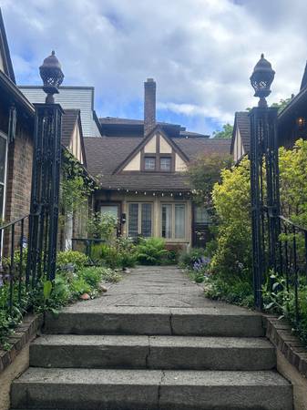 $1,400 / 400ft2 - Estudio de cabaña en esquina en Capitol Hill (Seattle)63659549461633123