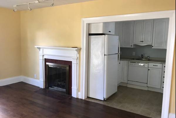 $2,300 / 2br - 1250ft2 - Charming Townhome Style Apartment for Rent (Florence)64017046984195122
