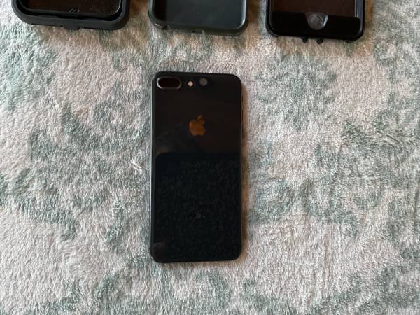 Apple IPhone 8 Plus 1