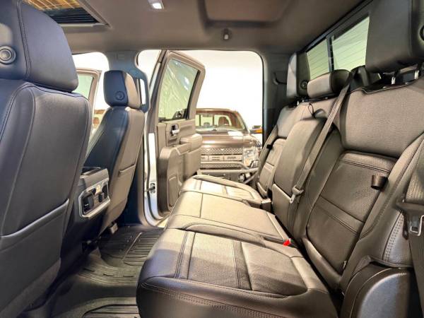 2022 GMC Sierra 3500HD - Photo 11