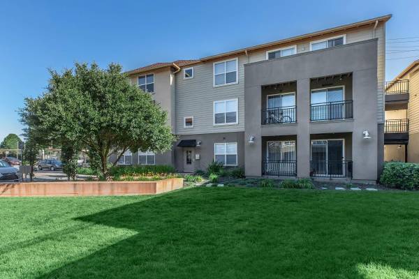 $2,820 / 2br - 1075ft2 - Cable Ready, On-site Maintenance, On-call Maintenance (albany / el cerrito)63850428212355120