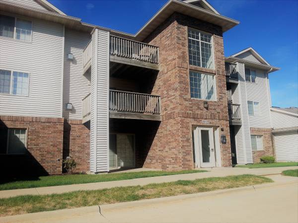 $1,095 / 2br - 922ft2 - Wiley Ridge - 2 Bedroom, 1 Bathroom (SW Cedar Rapids)63815083153281120