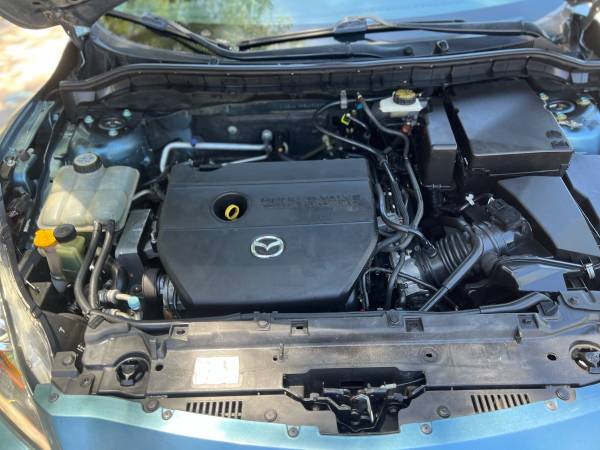 2011 Mazda3 AUTOMATIC  CLEAN TITLE RUNS  GREAT - $3,500 (MESA)63470597522049121