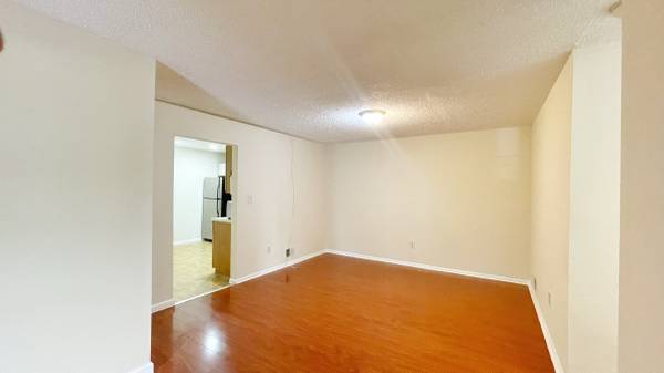 $950 / 3br - 100ft2 - Single Room for Rent in Peaceful Society Hill, Newark! (Newark)63942978402818123