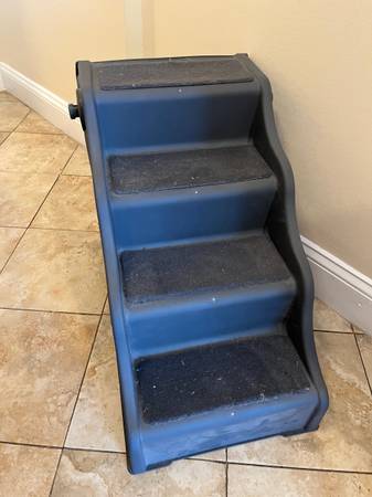 Pet stairs 1