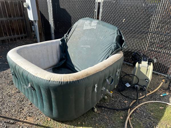 Saluspa Inflatable Hot tub 1