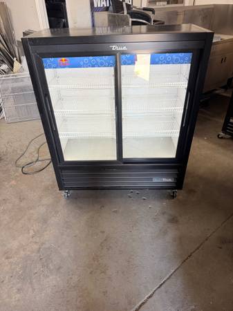 2025 True sliding door refrigerator 1