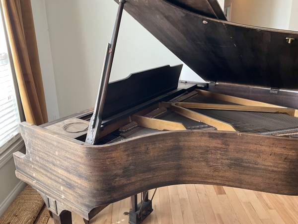 Baby Grand Piano 1