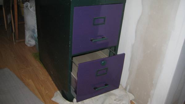 2 DRAWER  METAL FILING CABINET//PLANTER??? 1