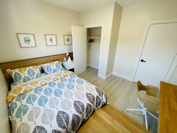 Private 1 Bedroom Apartment | 2nd Floor 📍 Trinity Bellwoods 📅 Availa 5